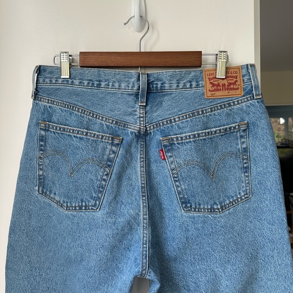 Levi's 501 Original Fit Straight Leg Jeans 2023 Style, size 32 - Picture 4 of 10